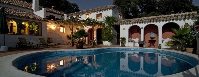 How to Buy an Outdoor Water Feature