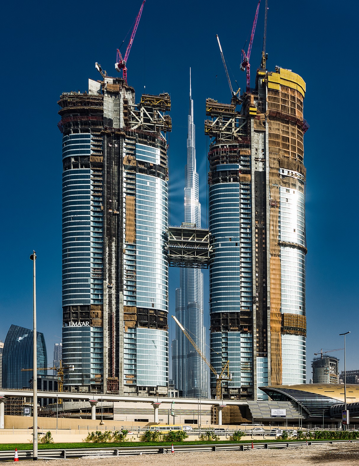 Дубайская компания. Emaar Дубай что это. Skyview Tower Дубай. Emaar properties Dubai. Address Sky view Дубай.